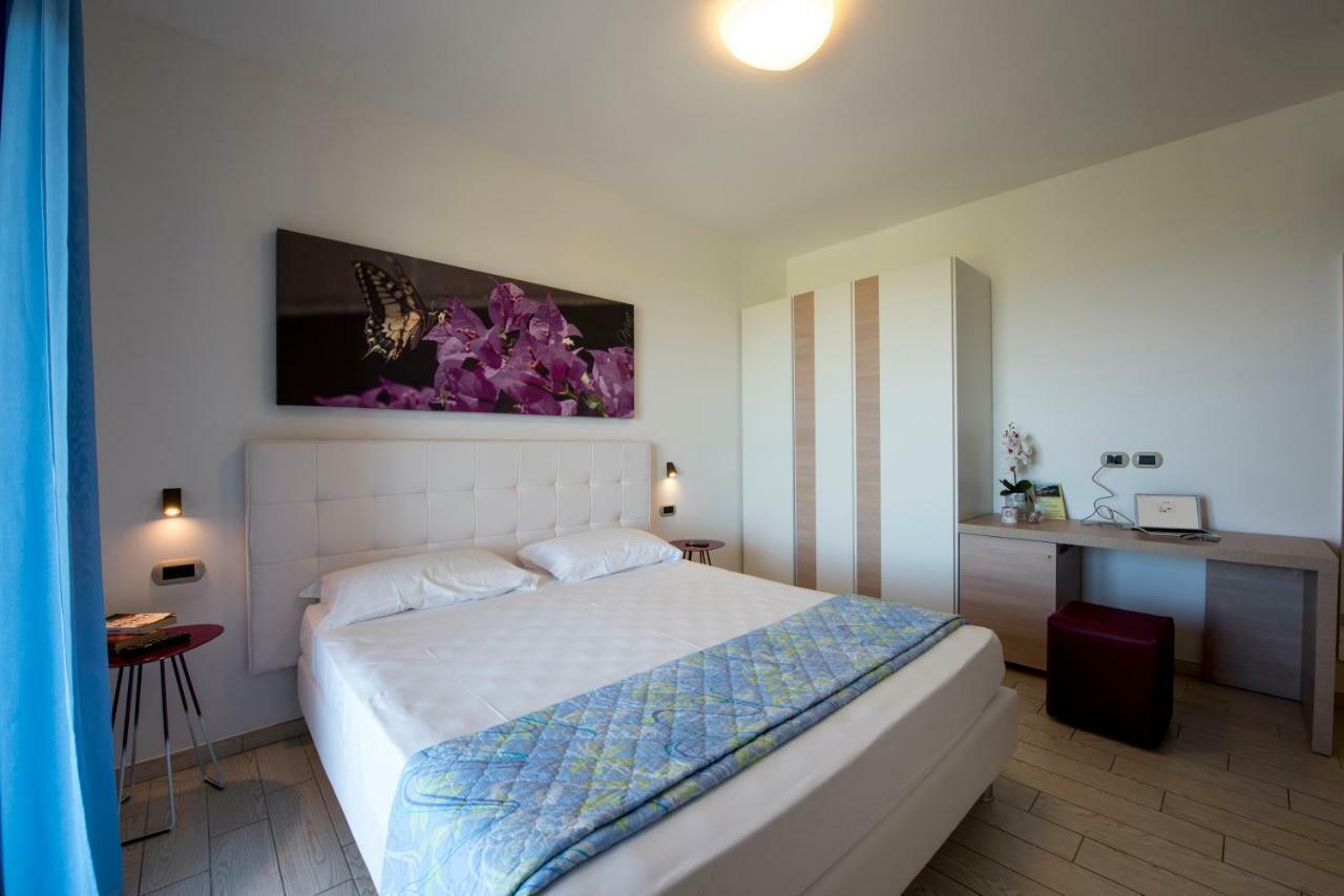 Bed and Breakfast Il Giardino Sul Mare Martinsicuro Exterior foto